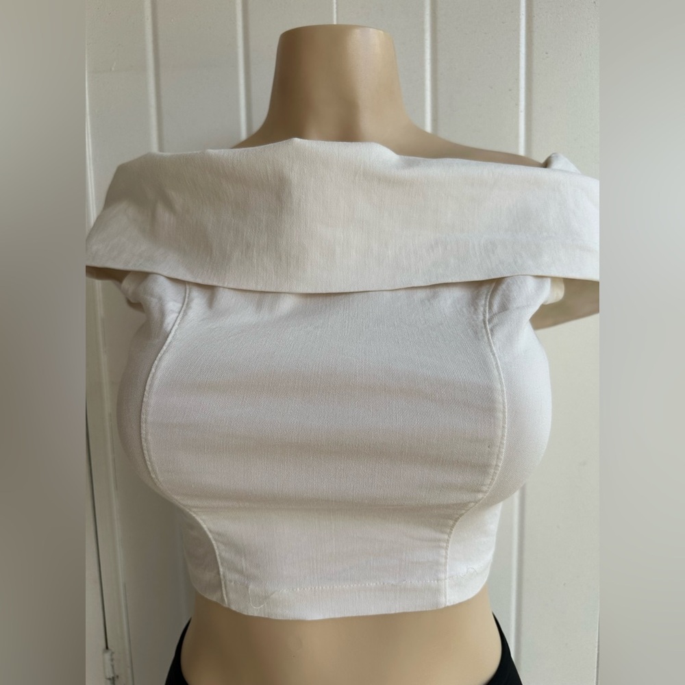 MÍO Off-The-Shoulder Short Sleeve Crop Top Size Small